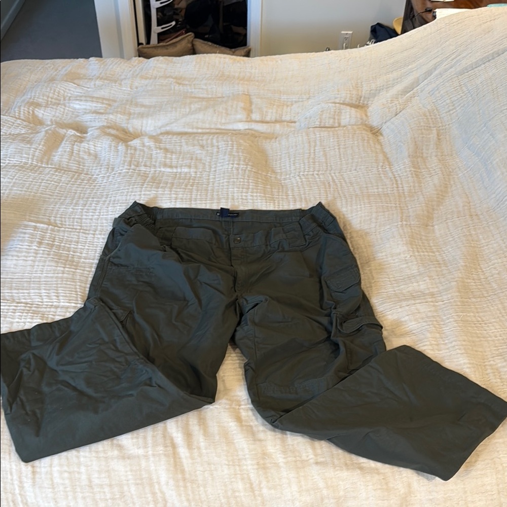5.11 Tactical Green Cargo Pants Relaxed Fit size 46/32. Worn a handful of times.